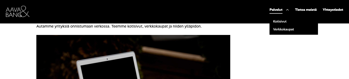 Päävalikko sivustolla. Palvelut-kohdan alakohdat Kotisivut ja Verkkokaupat näkyvät pudotusvalikossa.
